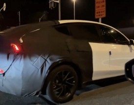 35万级六座纯电SUV 加长版特斯拉Model Y实车曝光：臀部太翘！