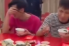 2个弟弟送姐姐出嫁 吃分家饭时憋笑 网友:两人“差点把饭喷对方脸上”!