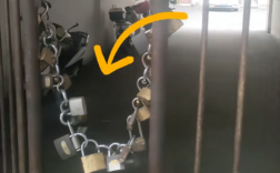 小区大门挂29把锁火了 居民:防外来车辆抢车位 各开各的锁!