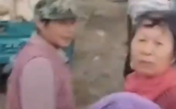 农民突发脑溢血 上百村民帮忙收玉米 网友:太暖心了!