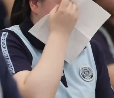 学校换掉下课铃 高三学生哭成泪人！-图1