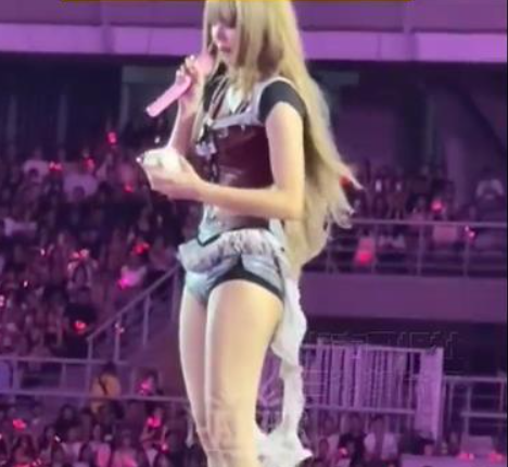 Lisa演唱会丢掉粉丝送的LABUBU 到底怎么回事-图1